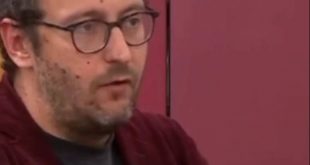 Blokaderu smeta srpska zastava