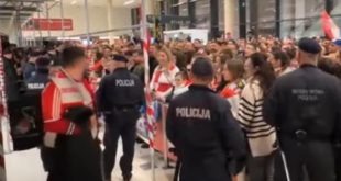 Ustaško divljanje na dočeku rukometaša u Zagrebu: I ministri pevali Tompsonove pesme!